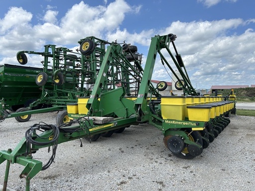 [652101] 2003 John Deere 1770
