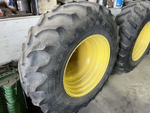 [651967] 2022 Goodyear 420/90R30