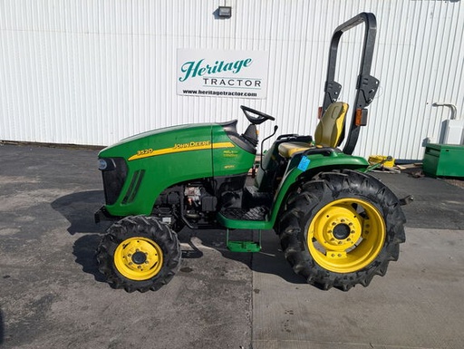 [656001] 2010 John Deere 3520