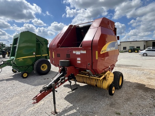 [658891] 2010 New Holland BR7070