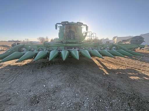 [661882] 2019 John Deere 712FC