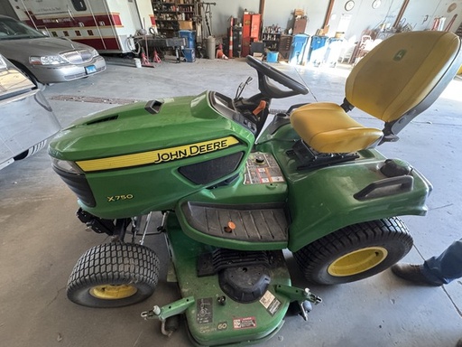 [661817] 2023 John Deere X750
