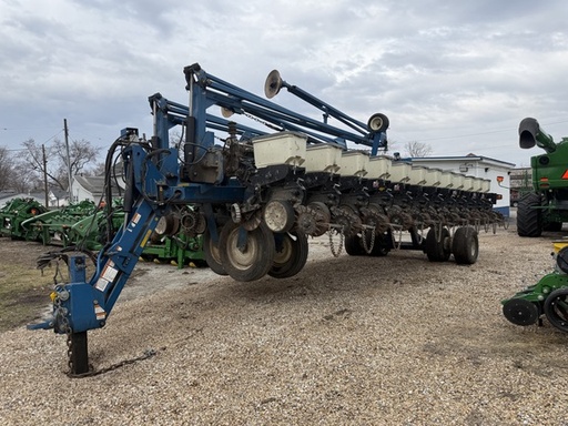 [666702] 2005 Kinze 3700