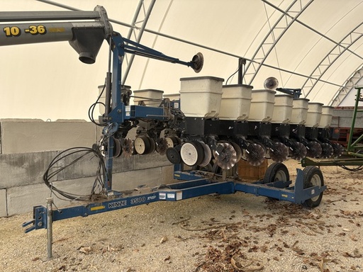 [664818] 2001 Kinze 3500