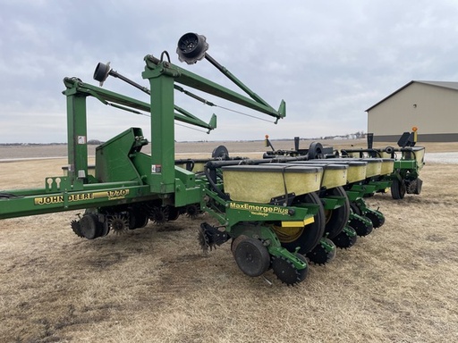 [665366] 2000 John Deere 1770